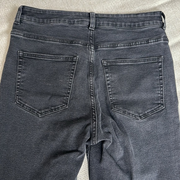 H&M HIGH RISE BLACK JEANS - Picture 2 of 4